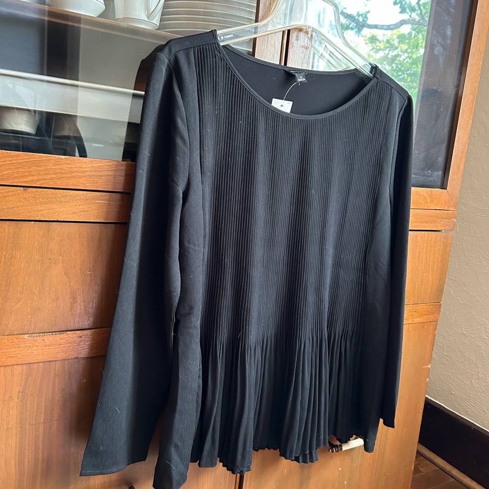 New with tags Black Ann Taylor top Size M